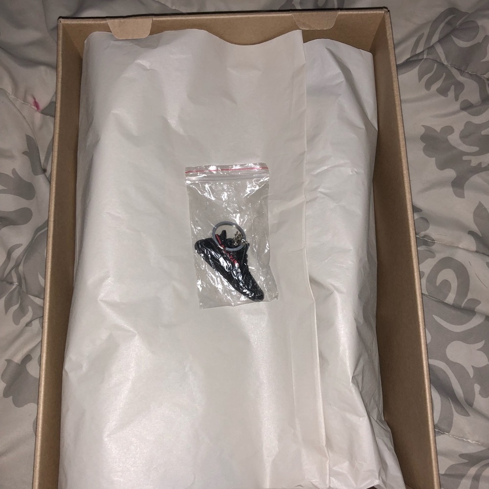 Yeezy Boost 350V2 Black/Red 100% AUTHENTIC - Picture 3 of 8